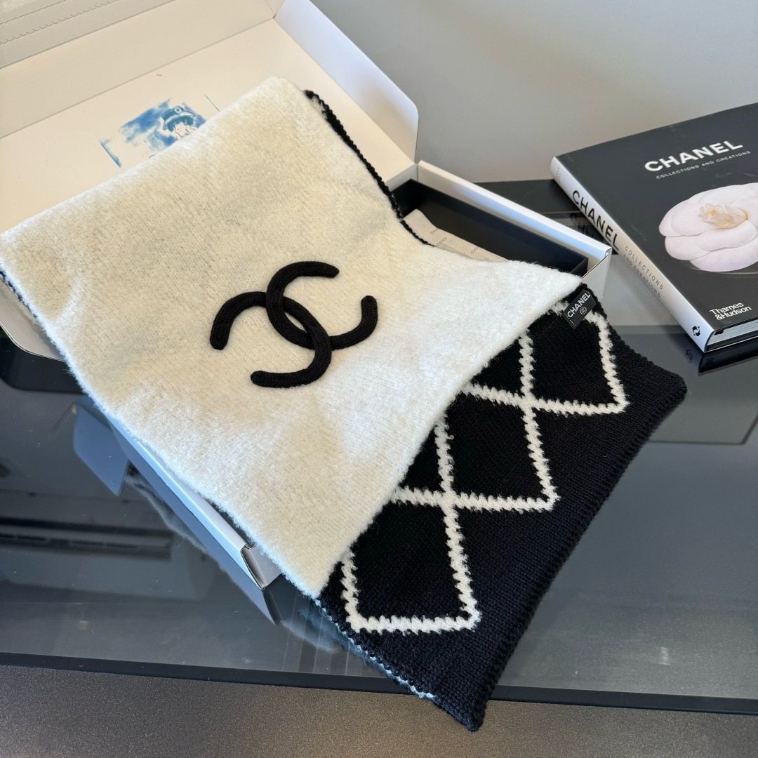 Chanel Ivory & Black Knit Scarf product image 4, provided for visual reference and product detail review