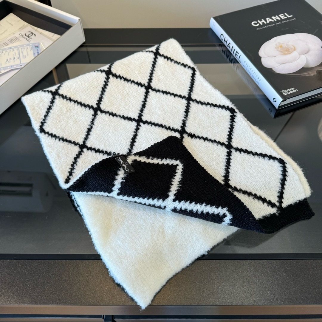 Chanel Ivory & Black Knit Scarf product image 6, provided for visual reference and product detail review