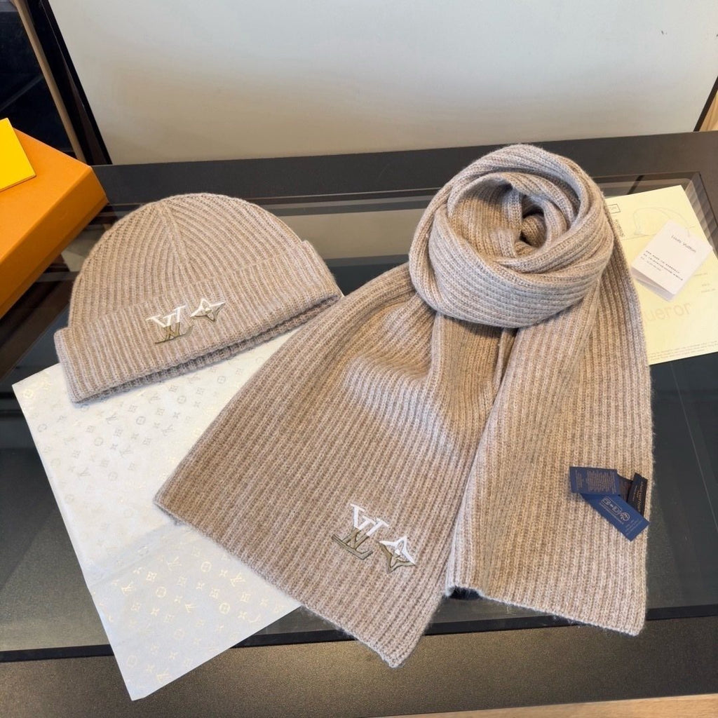 Louis Vuitton Rib-Knit Beanie & Scarf Set product image 8, provided for visual reference and product detail review