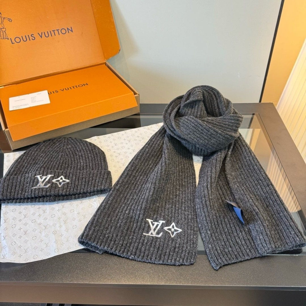Louis Vuitton Rib-Knit Beanie & Scarf Set product image 4, provided for visual reference and product detail review