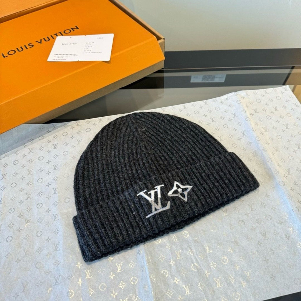 Louis Vuitton Rib-Knit Beanie & Scarf Set product image 16, provided for visual reference and product detail review