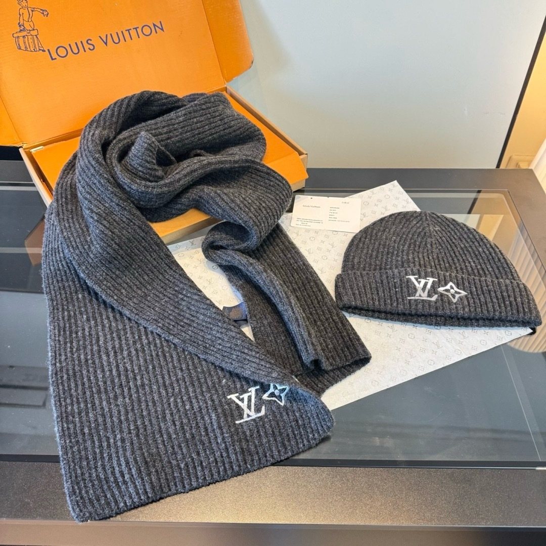 Louis Vuitton Rib-Knit Beanie & Scarf Set product image 6, provided for visual reference and product detail review