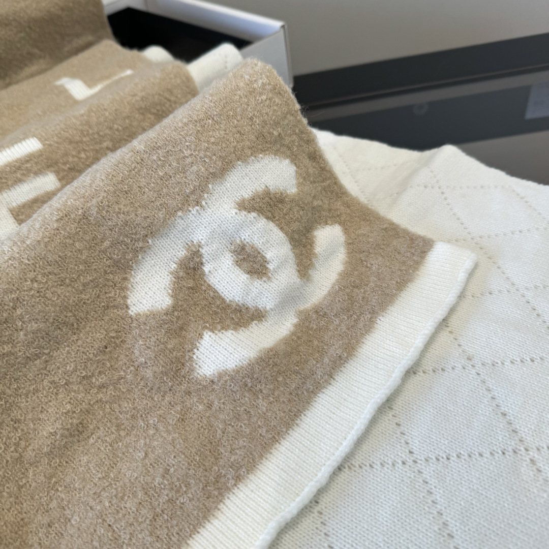 Chanel Beige and Cream Motif Knitted Scarf product image 7, provided for visual reference and product detail review