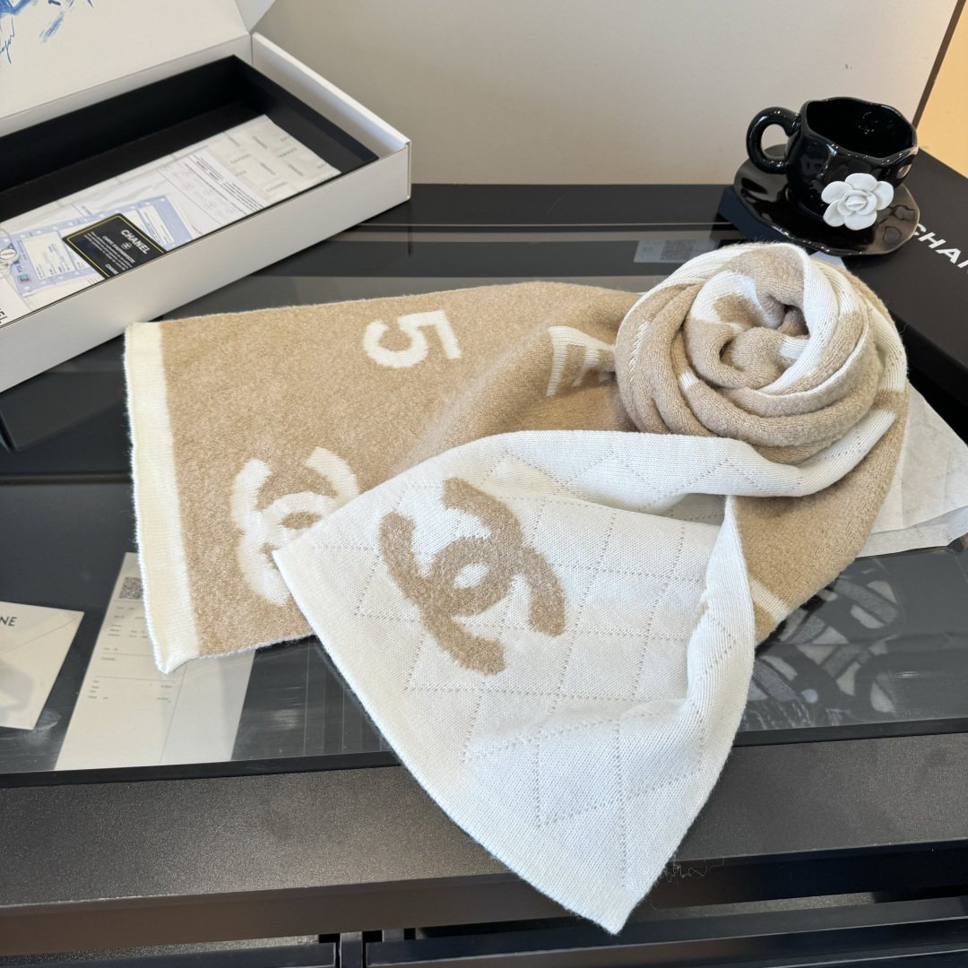 Chanel Beige and Cream Motif Knitted Scarf product image 4, provided for visual reference and product detail review