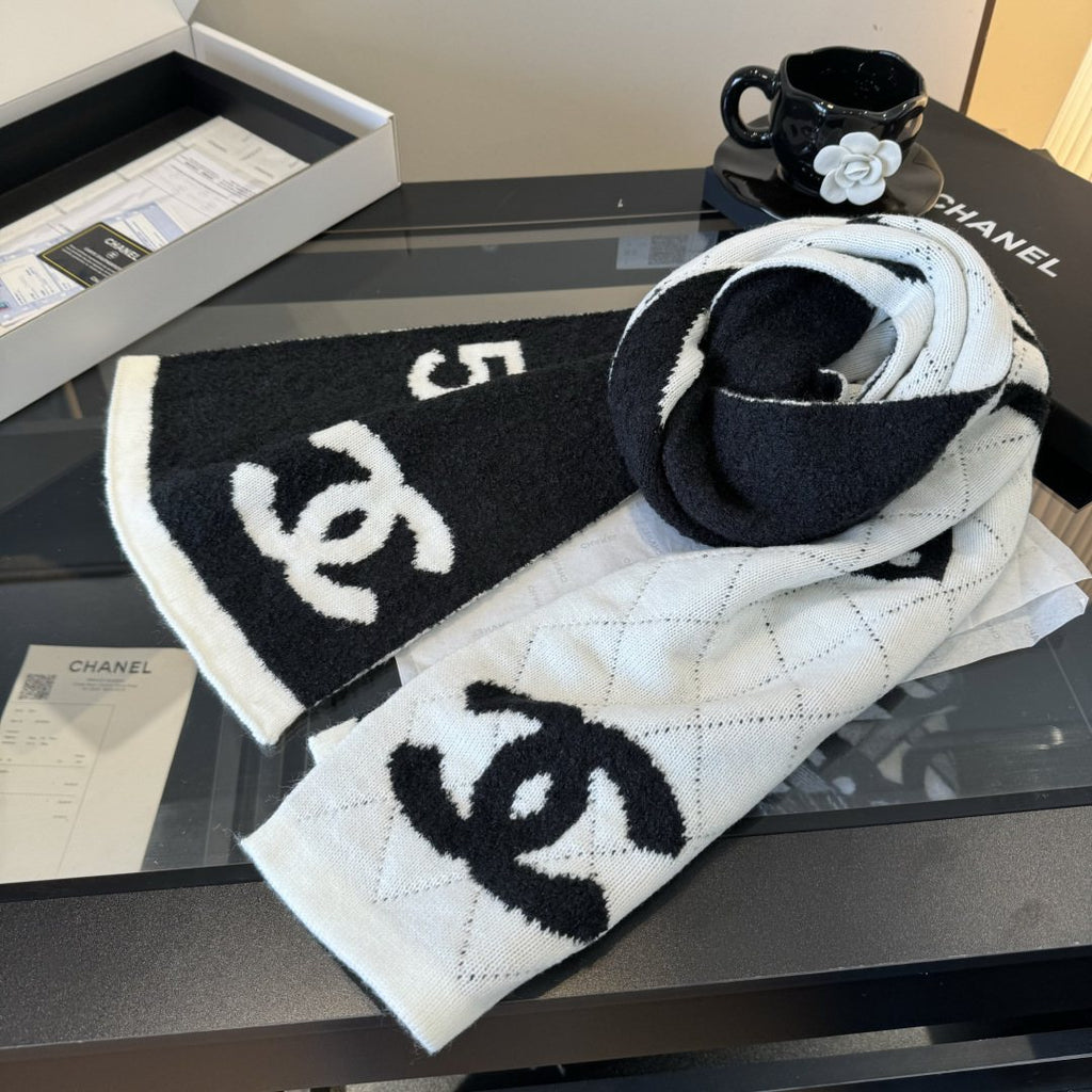 Chanel Beige and Cream Motif Knitted Scarf product image 5, provided for visual reference and product detail review