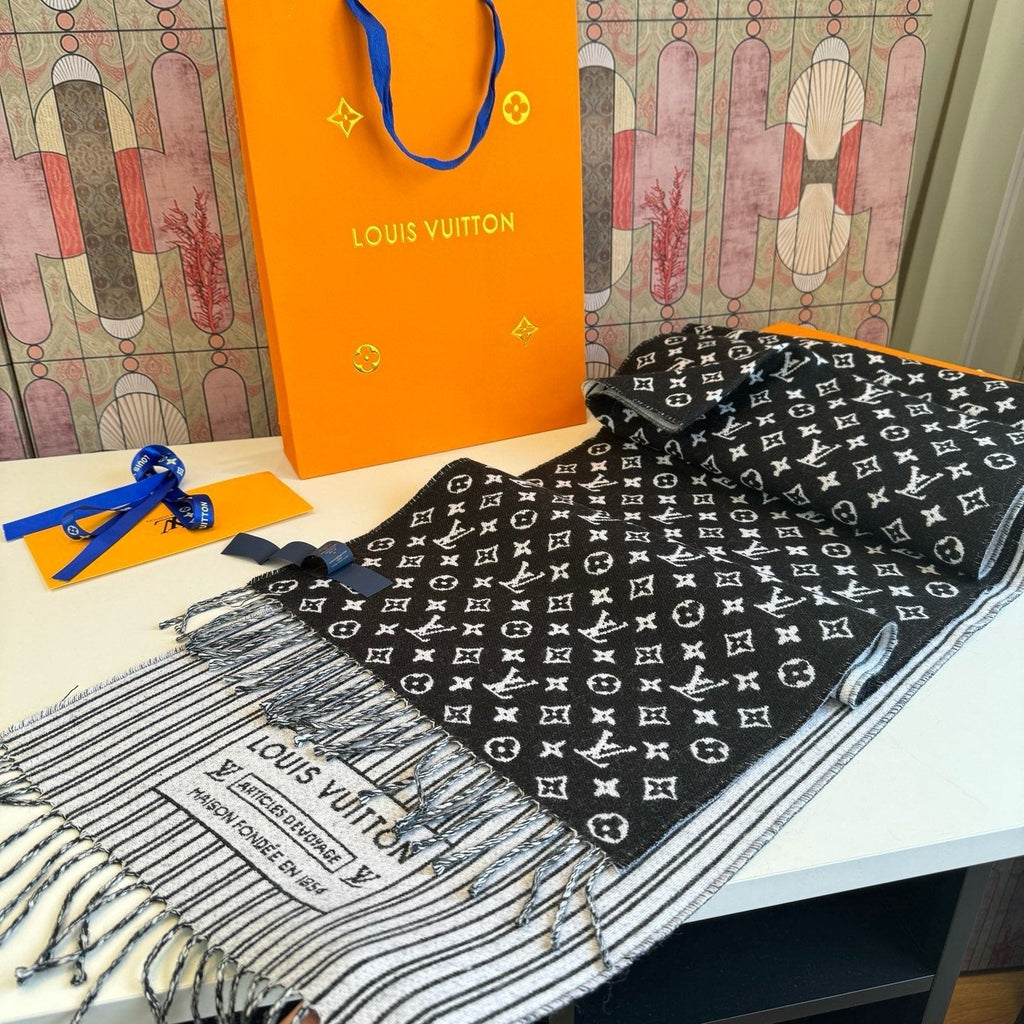 Louis Vuitton My Neverfull Fringe Scarf product image 7, provided for visual reference and product detail review