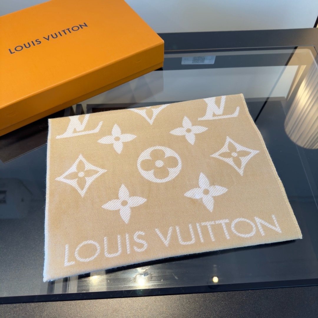 Louis Vuitton Reversible Wool Monogram Scarf - 180 x 30 cm product image 4, provided for visual reference and product detail