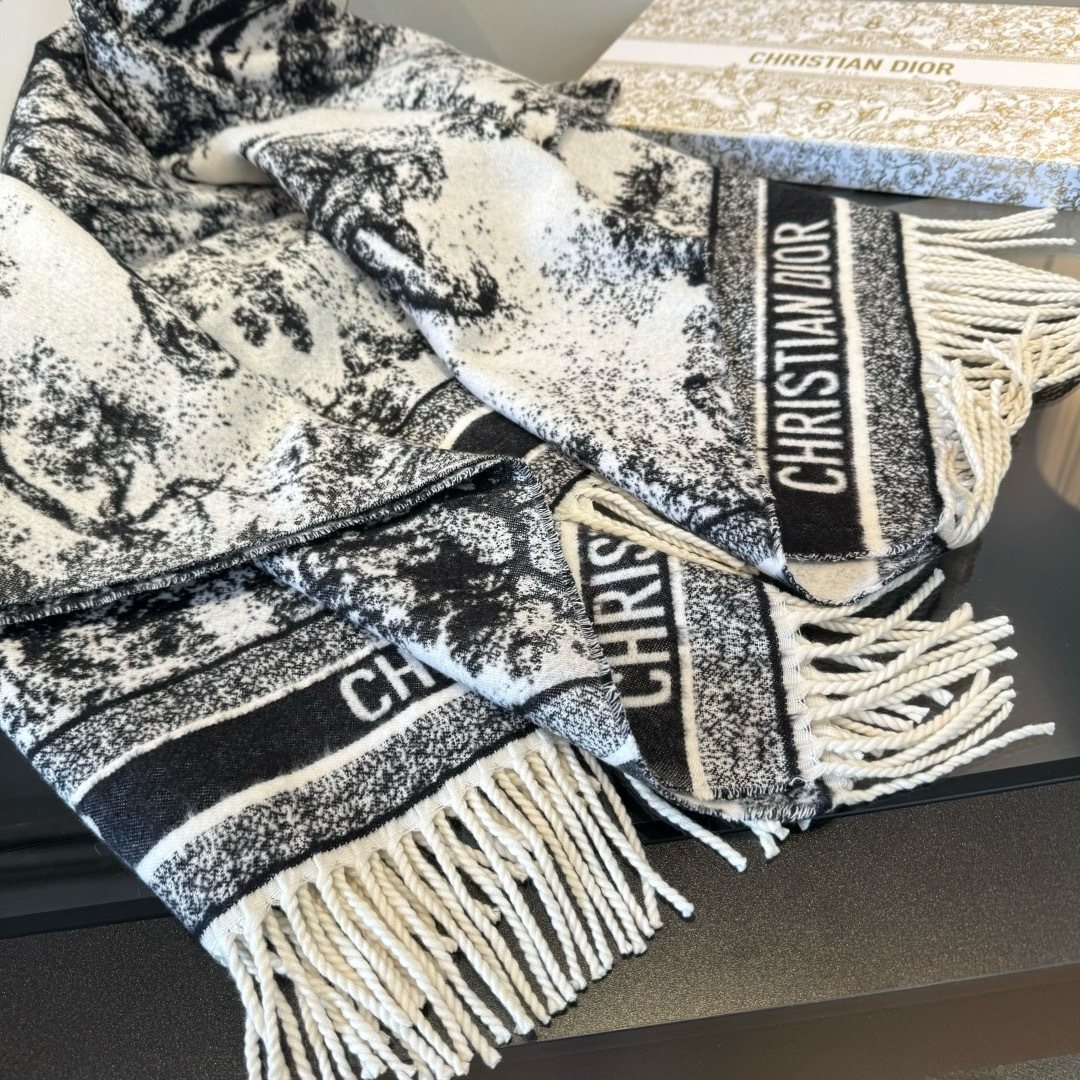 Dior Animal Jacquard Fringed Scarf product image 11, provided for visual reference and product detail review