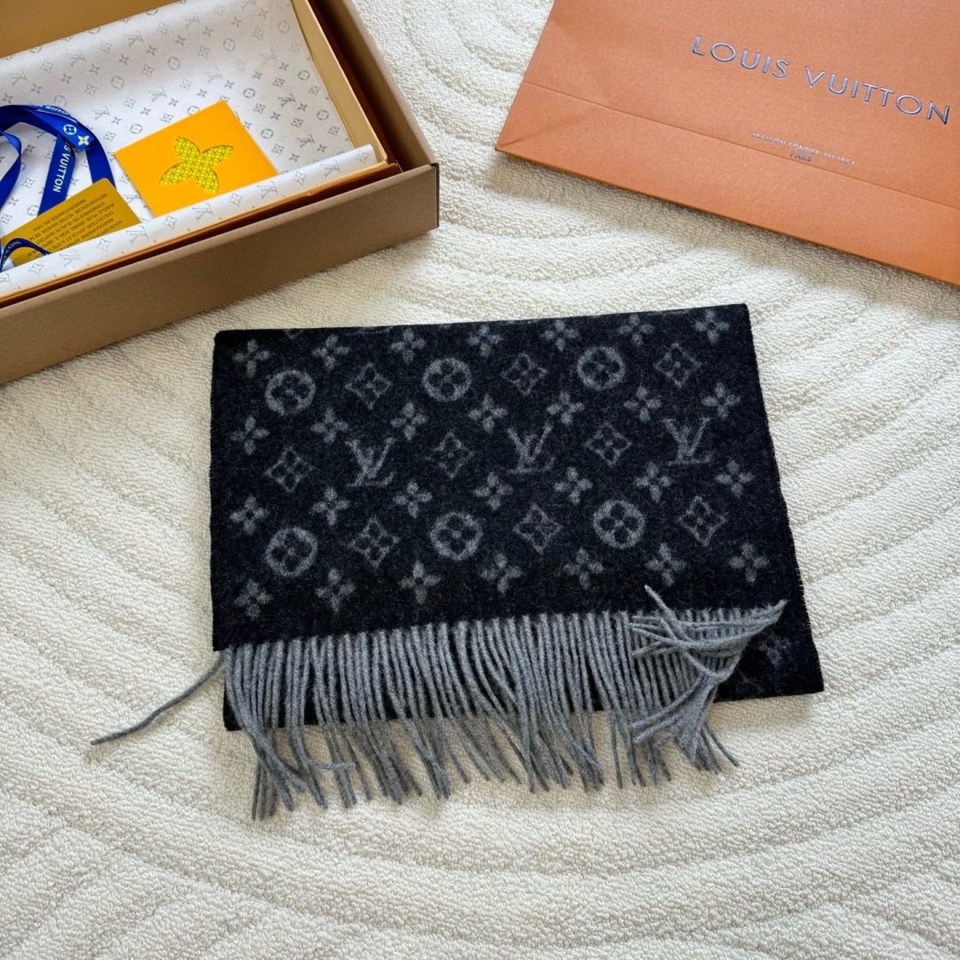 Louis Vuitton Men Monogram Fringe Scarf - 30 x 180 cm product image 13, provided for visual reference and product detail