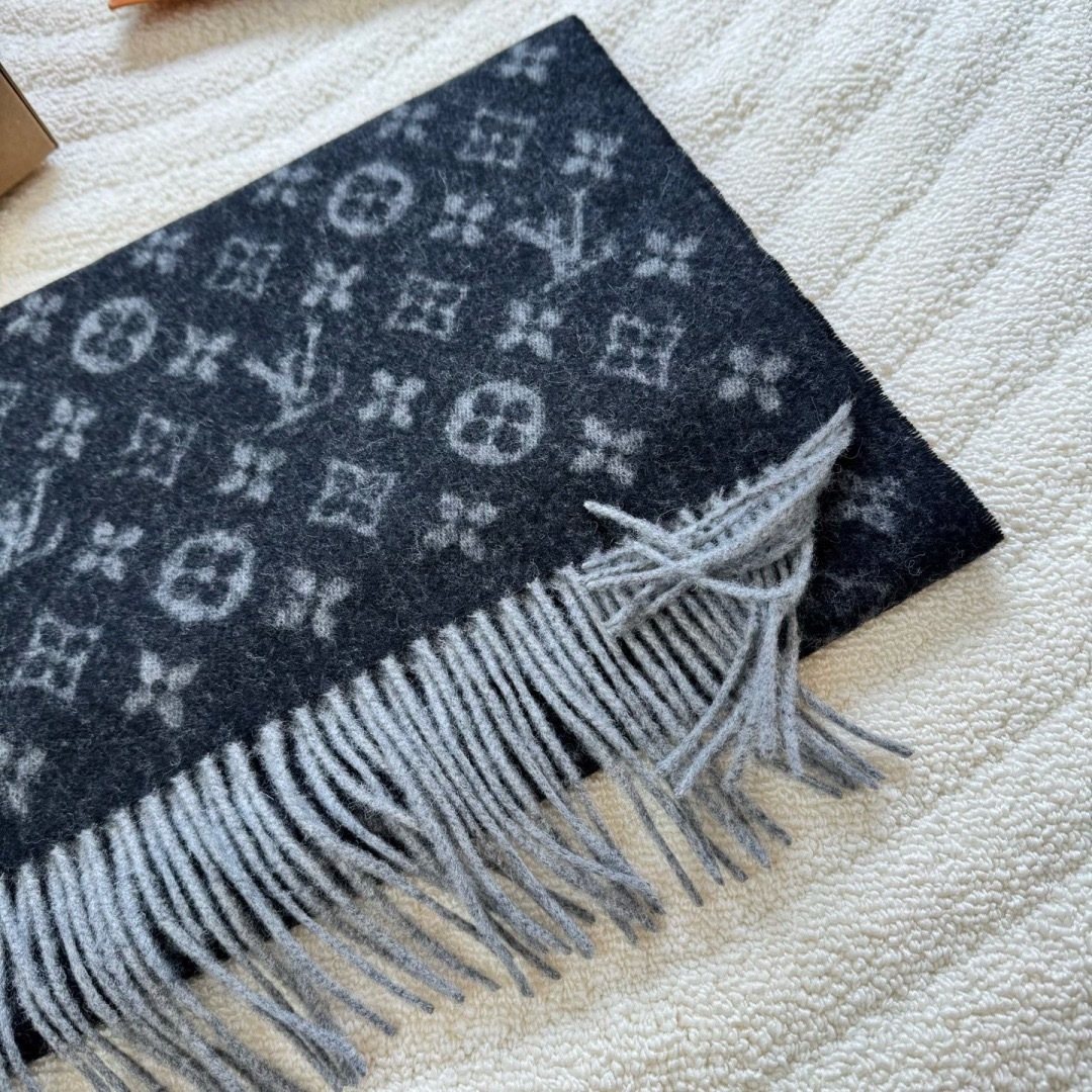 Louis Vuitton Men Monogram Fringe Scarf - 30 x 180 cm product image 17, provided for visual reference and product detail