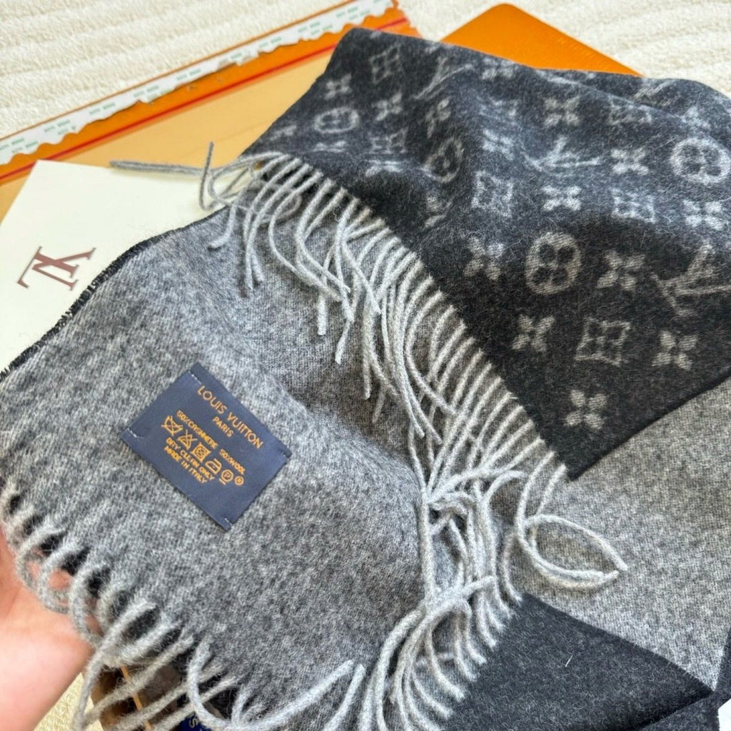 Louis Vuitton Men Monogram Fringe Scarf - 30 x 180 cm product image 3, provided for visual reference and product detail