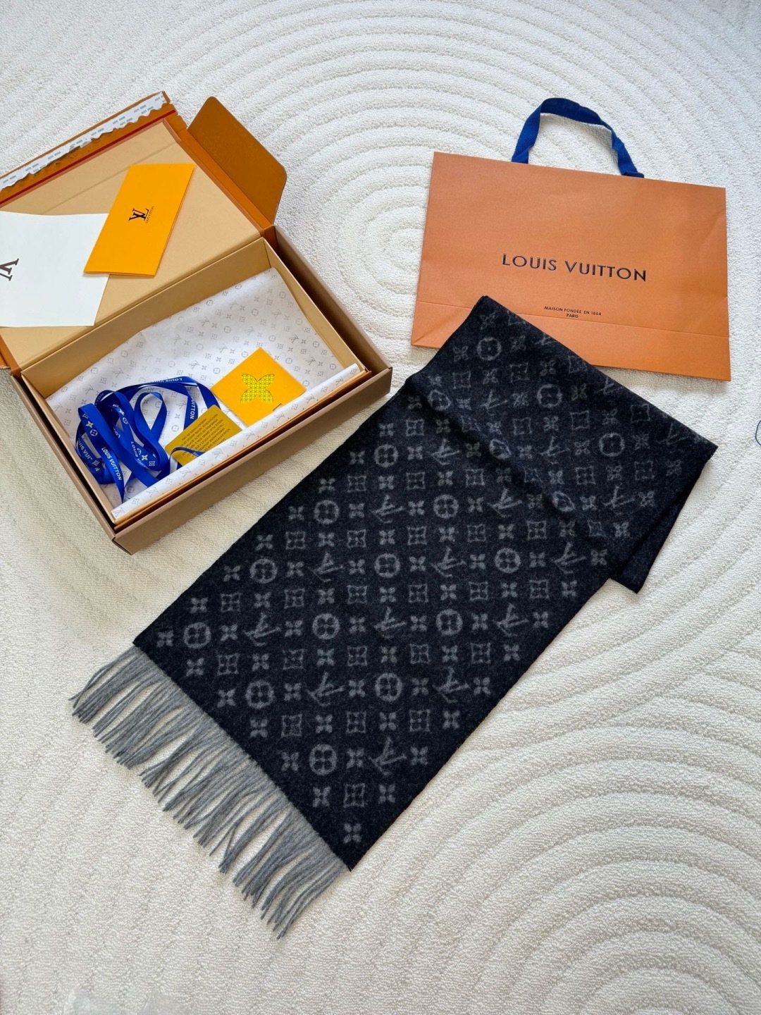 Louis Vuitton Men Monogram Fringe Scarf - 30 x 180 cm product image 12, provided for visual reference and product detail