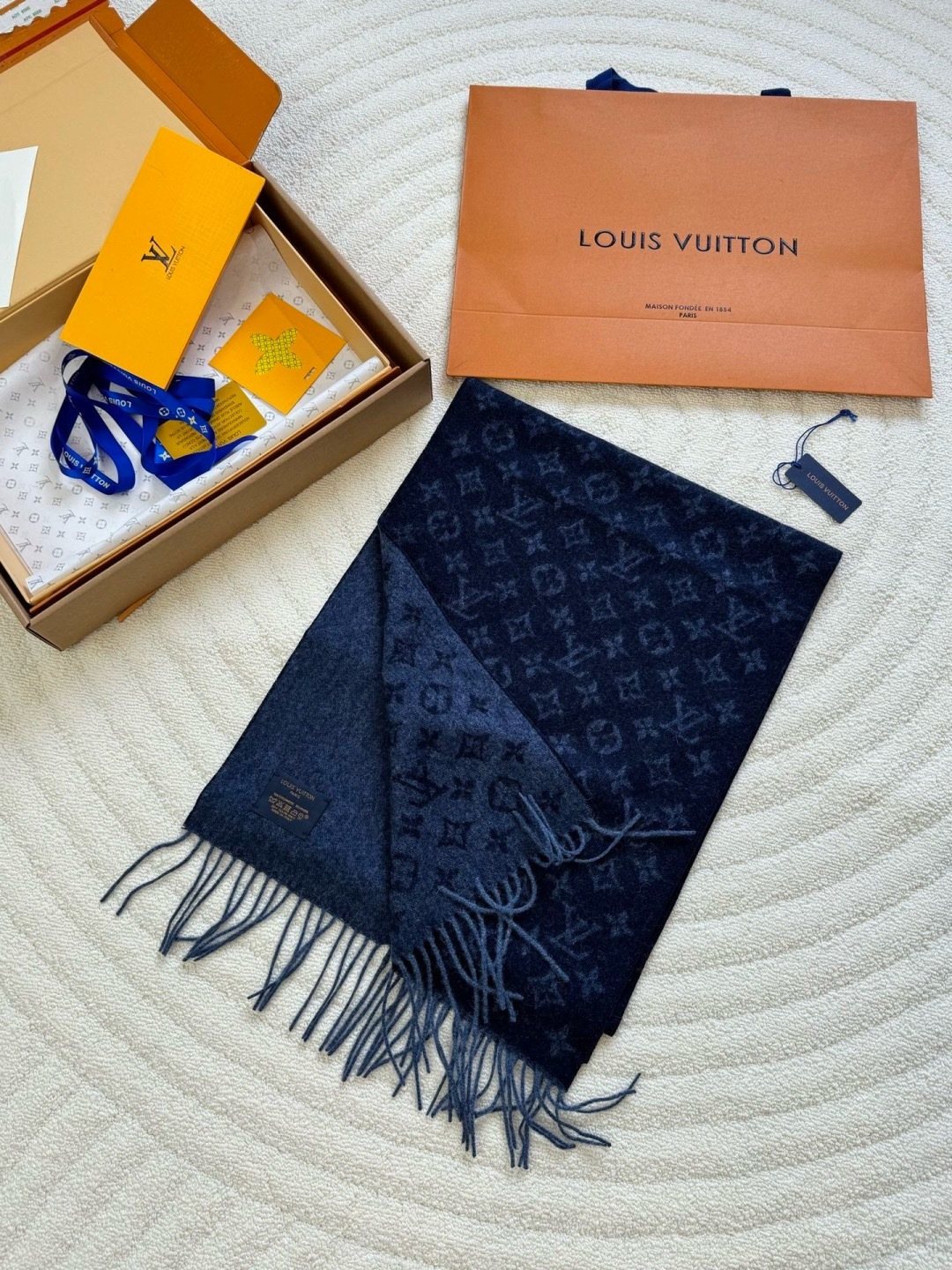 Louis Vuitton Men Monogram Fringe Scarf - 30 x 180 cm product image 8, provided for visual reference and product detail