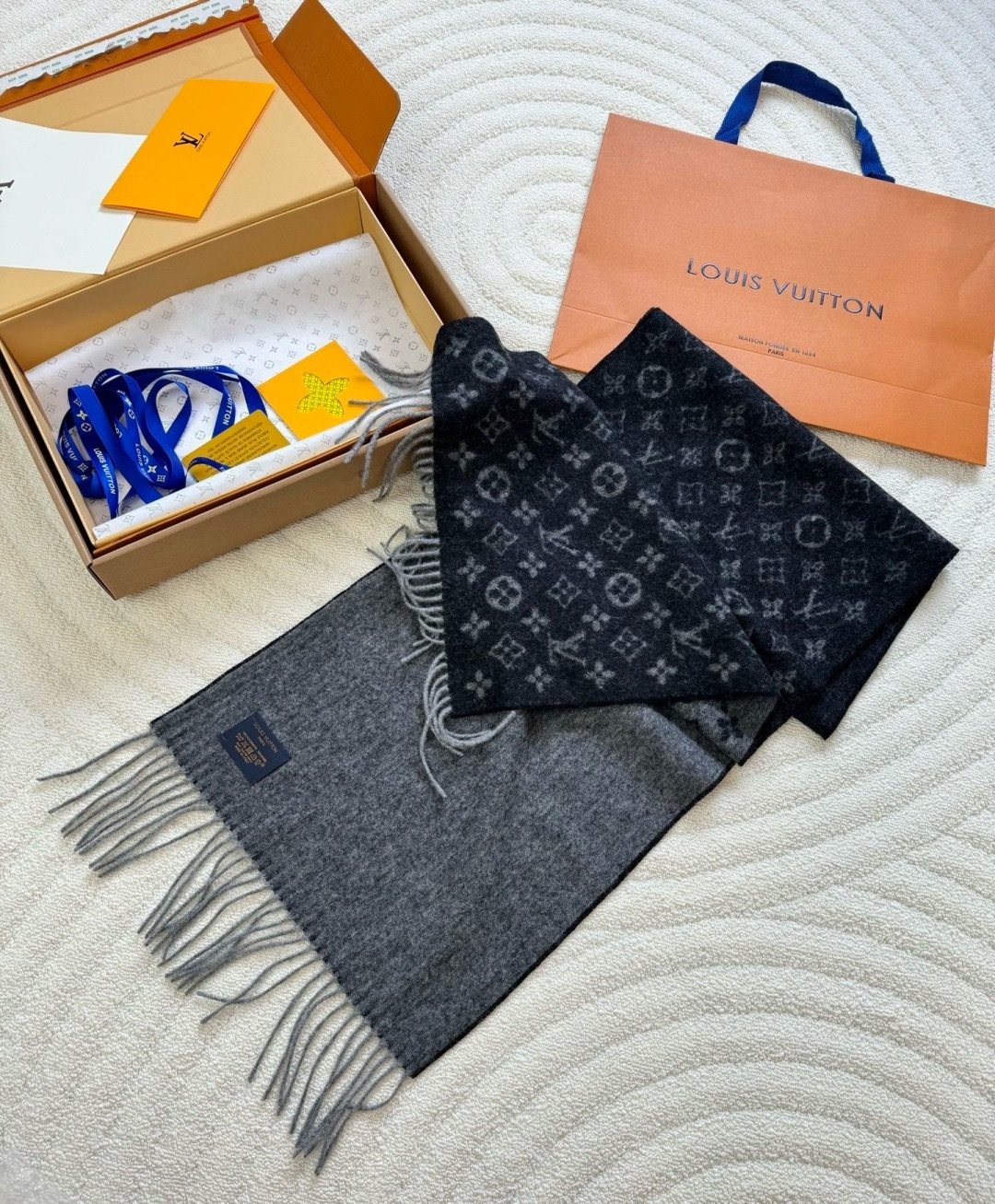 Louis Vuitton Men Monogram Fringe Scarf - 30 x 180 cm product image 7, provided for visual reference and product detail