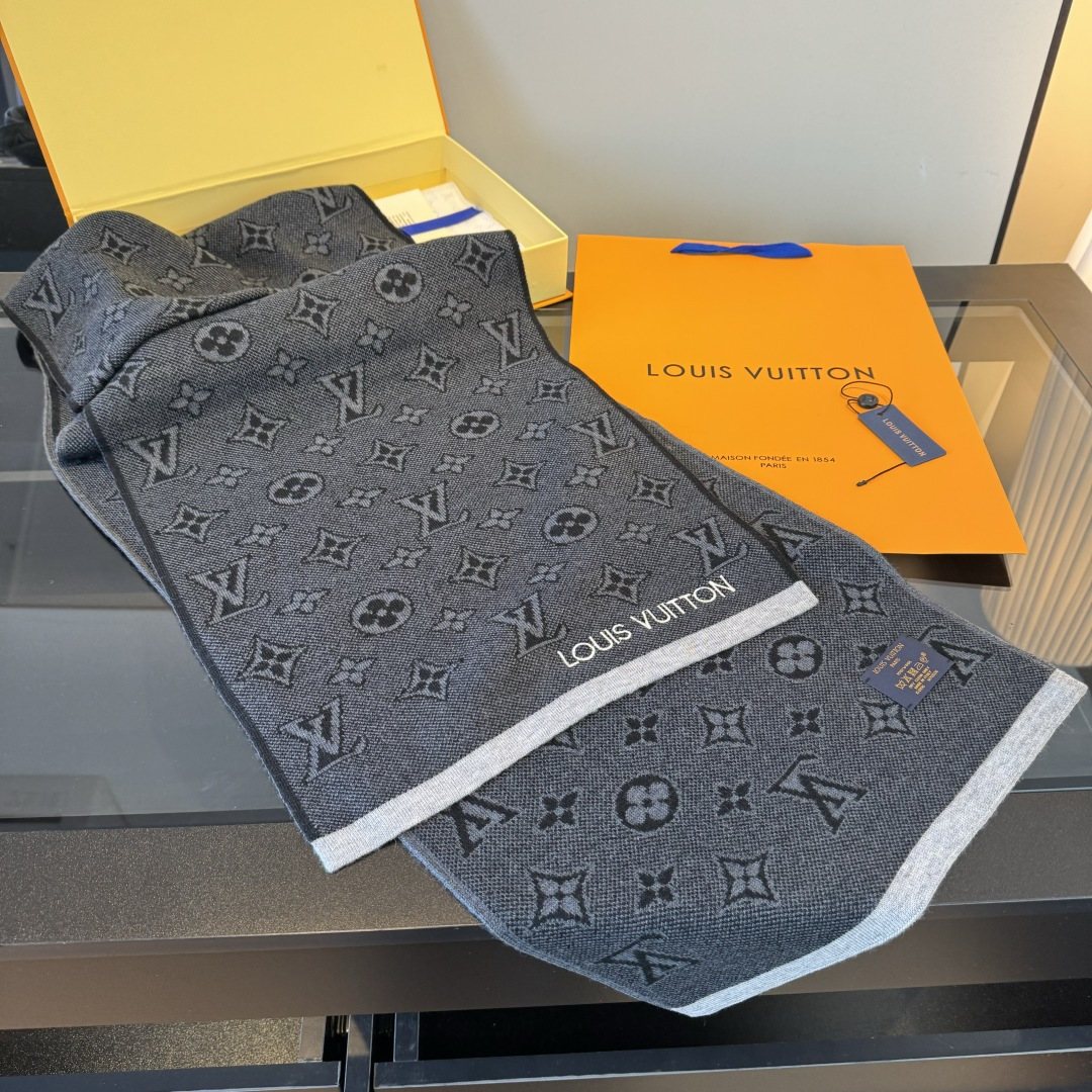 Louis Vuitton Gray Knit Scarf with Contrast Trim product image 5, provided for visual reference and product detail review