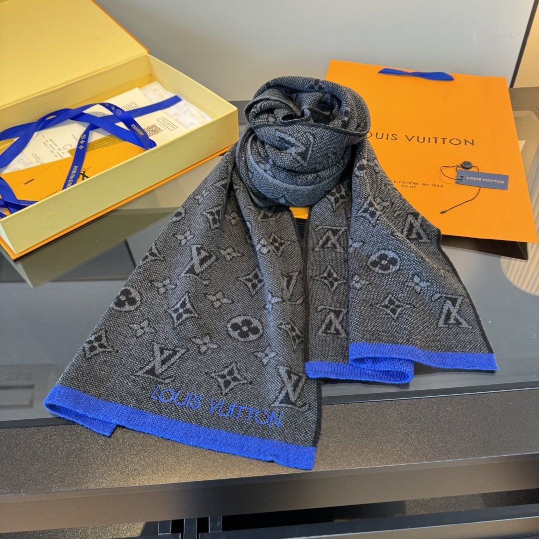 Louis Vuitton Gray Knit Scarf with Contrast Trim product image 3, provided for visual reference and product detail review