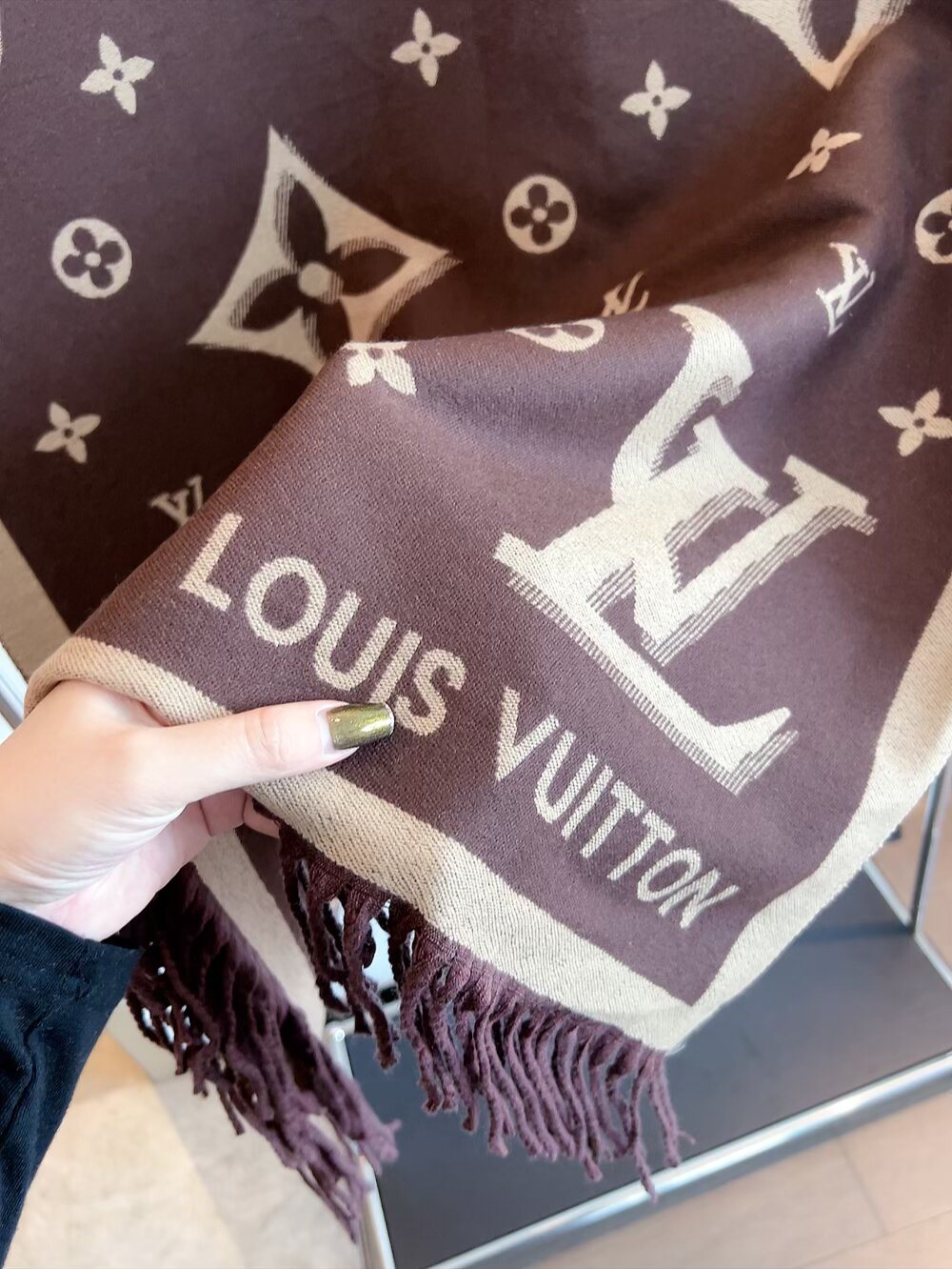 Louis Vuitton Contrast-Letter Monogram Fringed Scarf product image 12, provided for visual reference and product detail