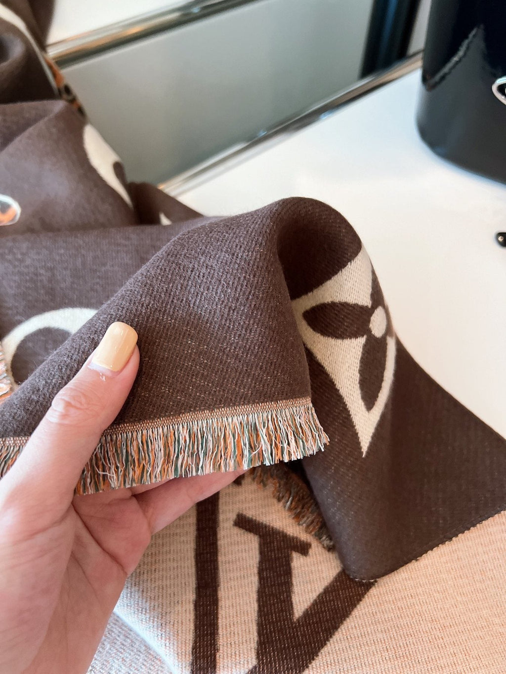 Louis Vuitton Cashmere-Blend Floral Monogram Scarf product image 13, provided for visual reference and product detail review