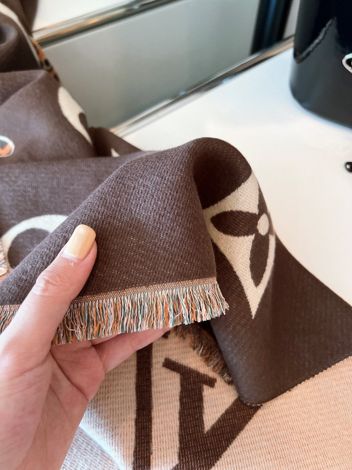 Louis Vuitton Cashmere-Blend Floral Monogram Scarf product image 13, provided for visual reference and product detail review
