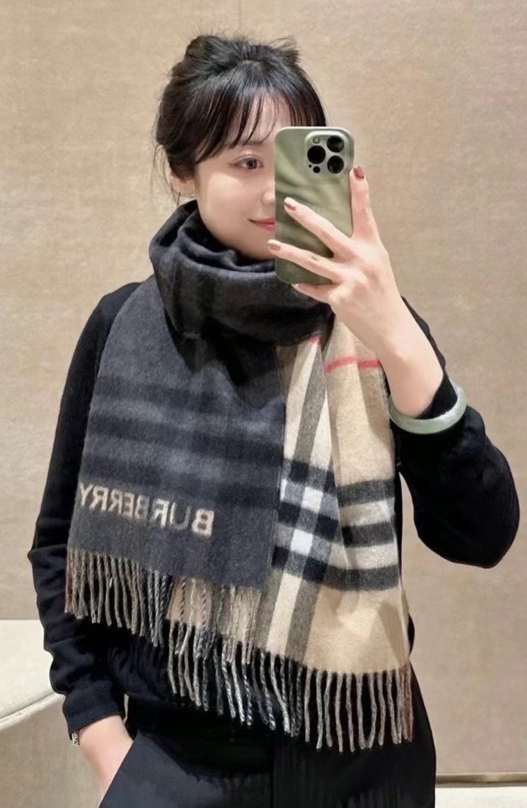 Burberry Charcoal Gray and Beige Plaid Scarf product image 1, provided for visual reference and product detail review