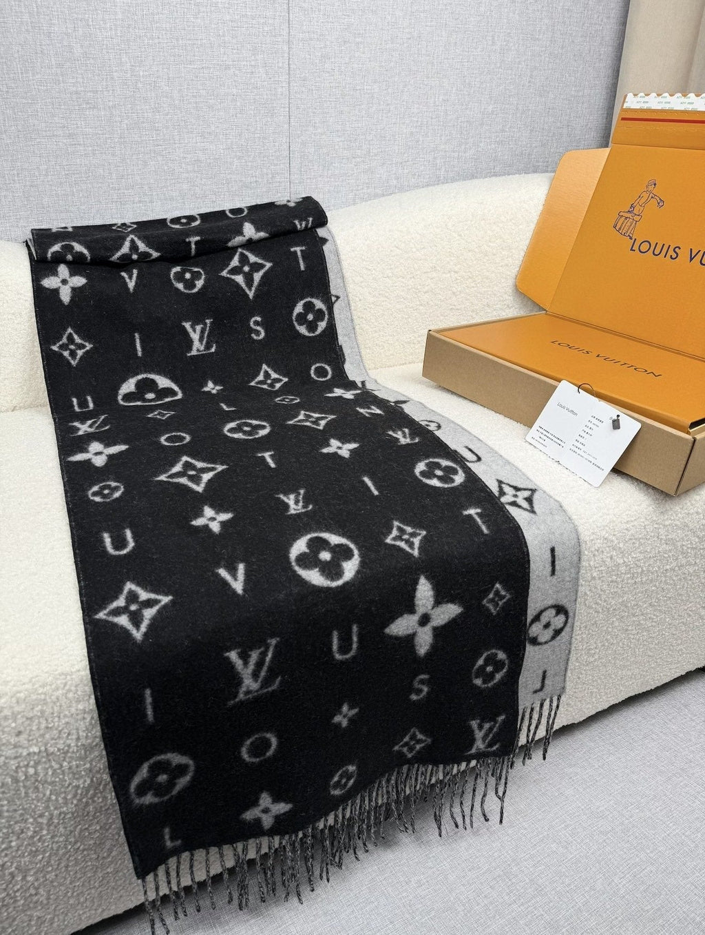 Louis Vuitton Reversible Floral Monogram Scarf - 180 x 55 cm product image 2, provided for visual reference and product