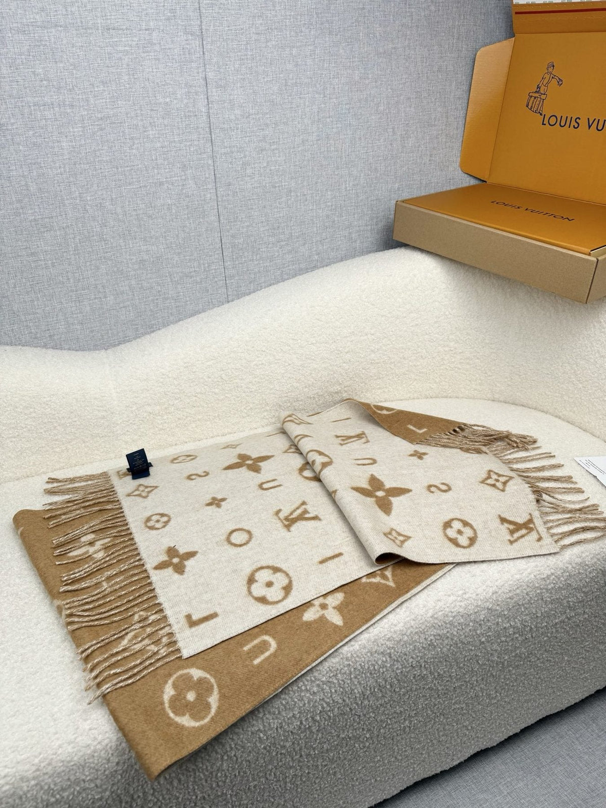 Louis Vuitton Reversible Floral Monogram Scarf - 180 x 55 cm product image 4, provided for visual reference and product