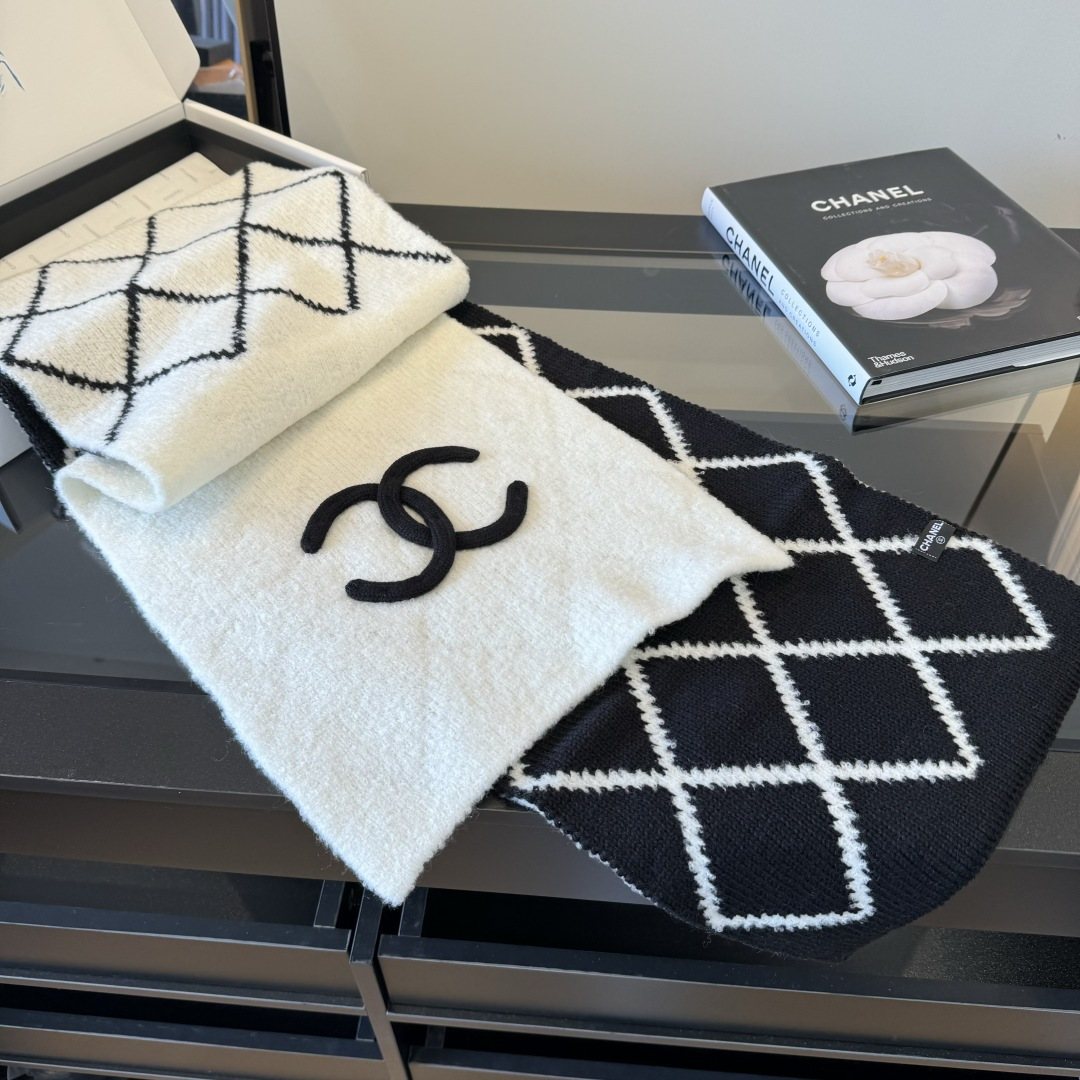 Chanel Reversible Ivory & Black Knit Scarf product image 6, provided for visual reference and product detail review