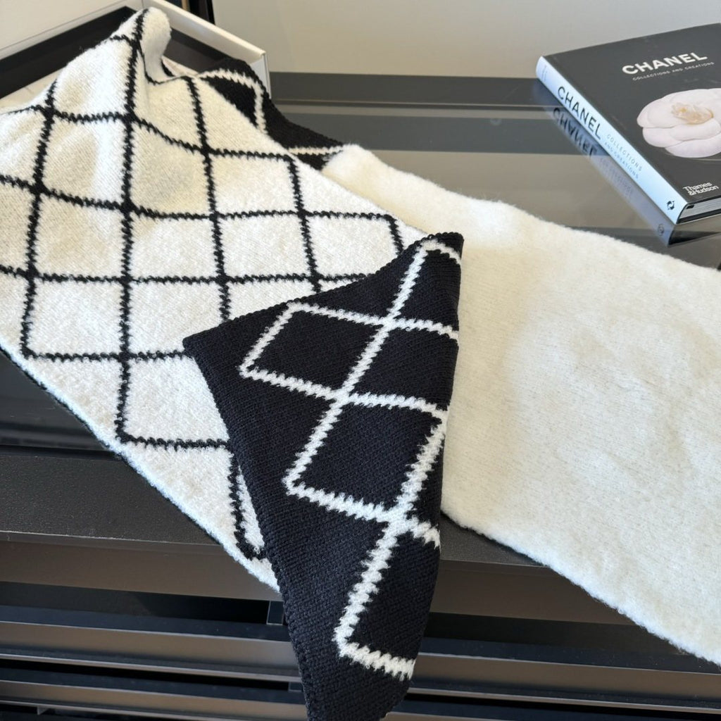 Chanel Reversible Ivory & Black Knit Scarf product image 8, provided for visual reference and product detail review