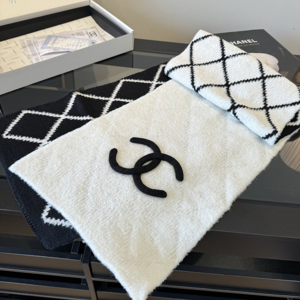 Chanel Reversible Ivory & Black Knit Scarf product image 4, provided for visual reference and product detail review