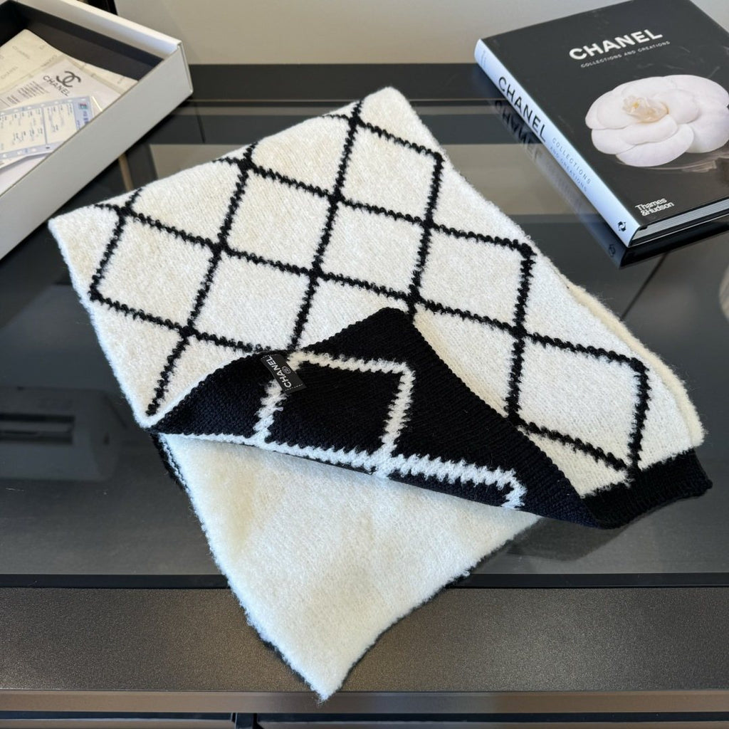Chanel Reversible Ivory & Black Knit Scarf product image 7, provided for visual reference and product detail review