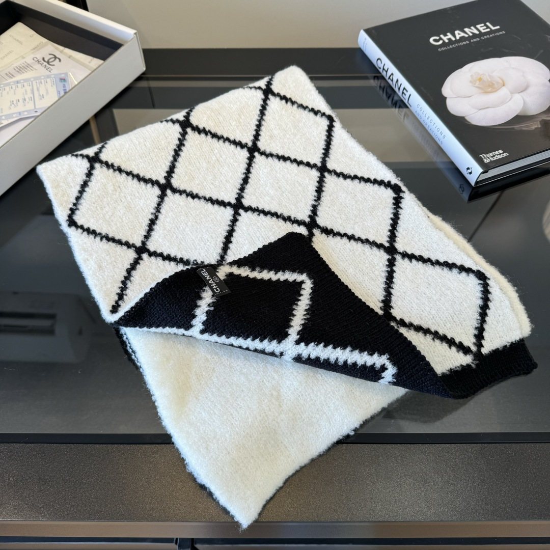 Chanel Reversible Ivory & Black Knit Scarf product image 7, provided for visual reference and product detail review