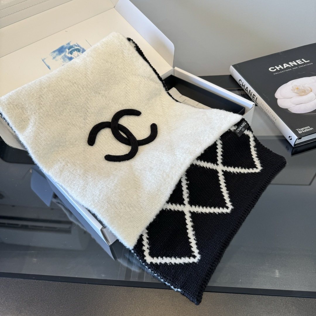 Chanel Reversible Ivory & Black Knit Scarf product image 3, provided for visual reference and product detail review