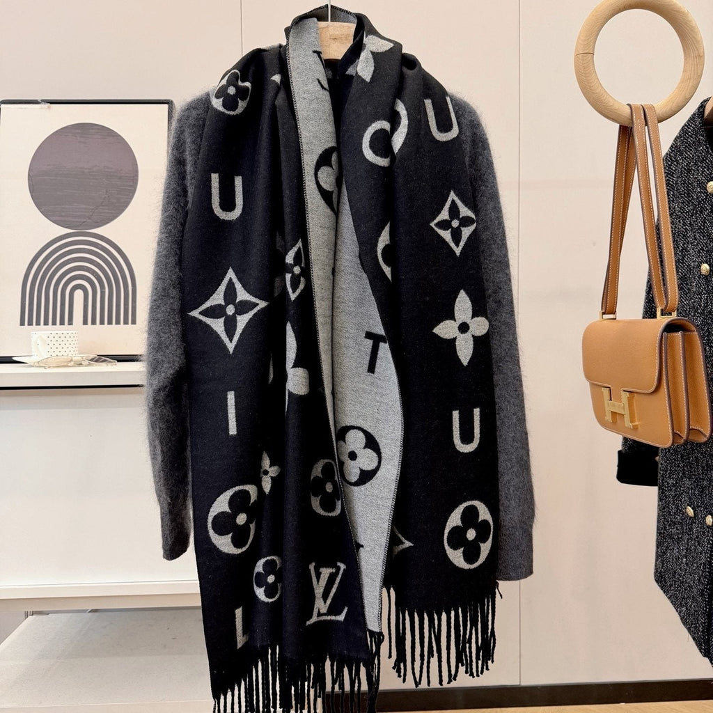 Louis Vuitton Knotted-Fringe Monogram Scarf - 65 x 180 cm product image 10, provided for visual reference and product detail