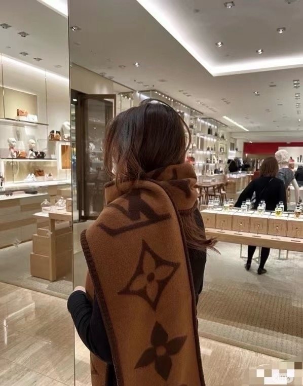 Louis Vuitton Oversized Monogram Fashion Scarf product image 10, provided for visual reference and product detail review