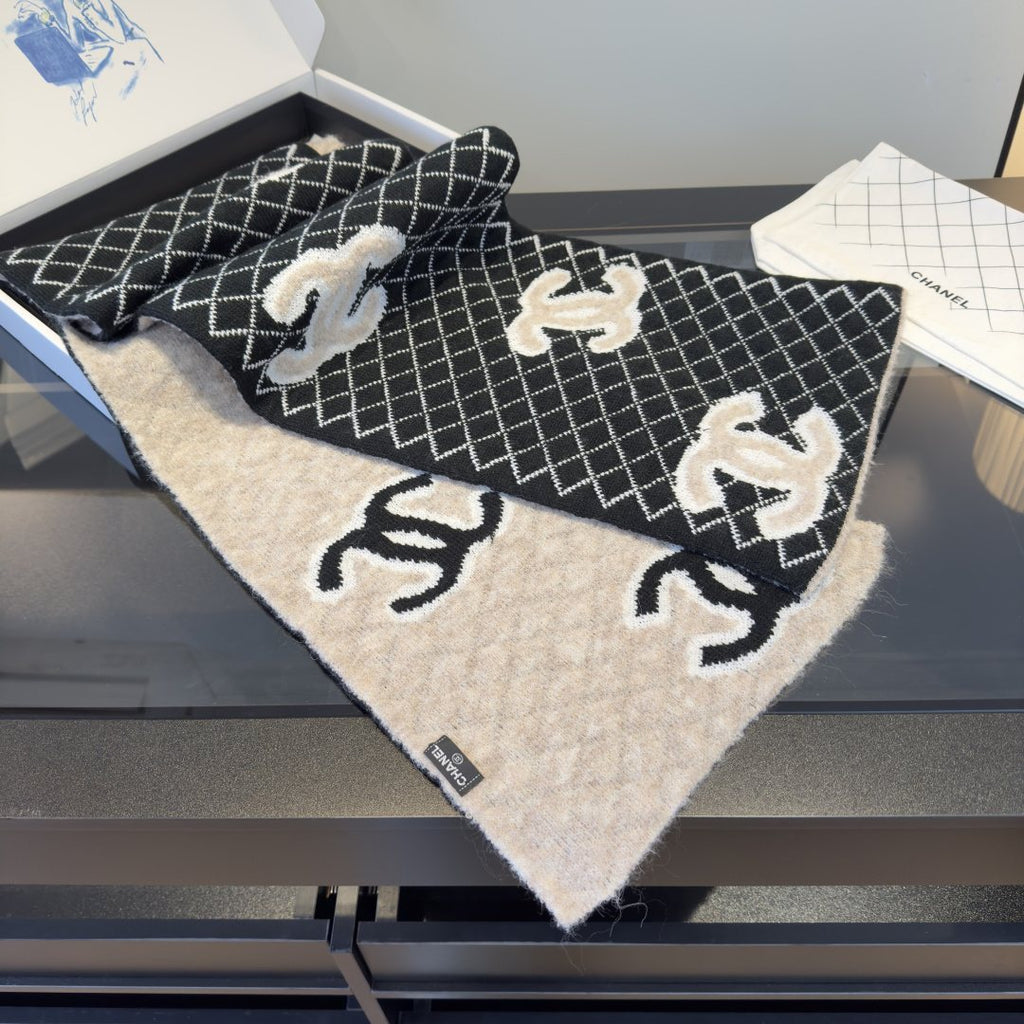 Chanel Grid Pattern Knit Scarf product image 1, provided for visual reference and product detail review