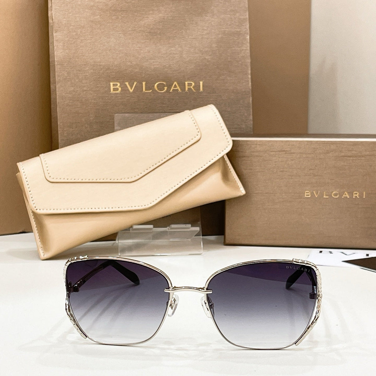 Bvlgari BV40081U Sunglasses product image 12, provided for visual reference and product detail review