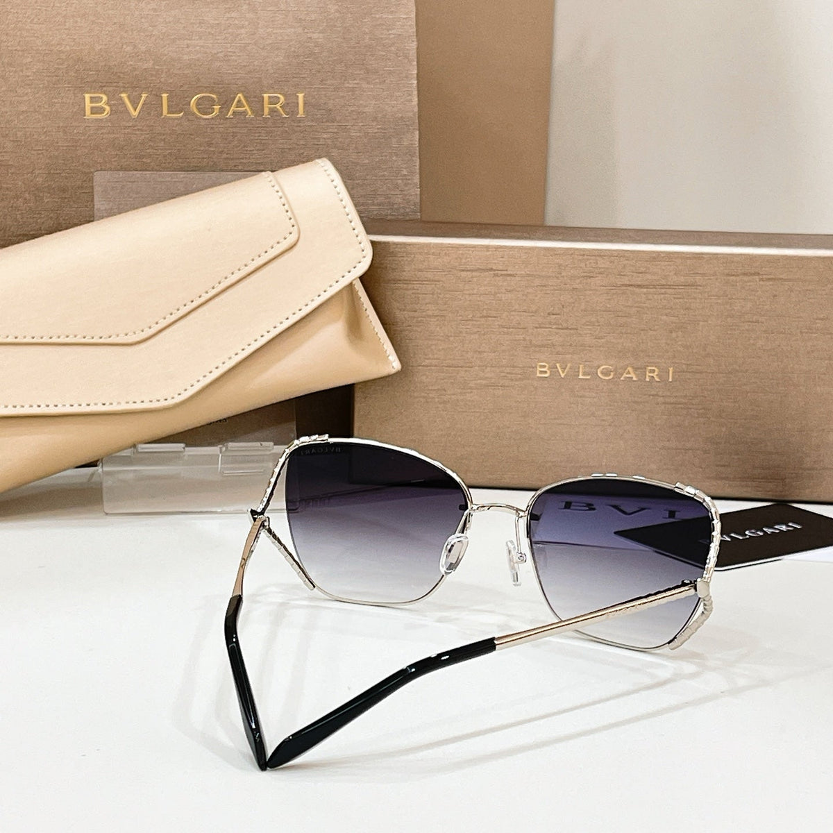 Bvlgari BV40081U Sunglasses product image 15, provided for visual reference and product detail review