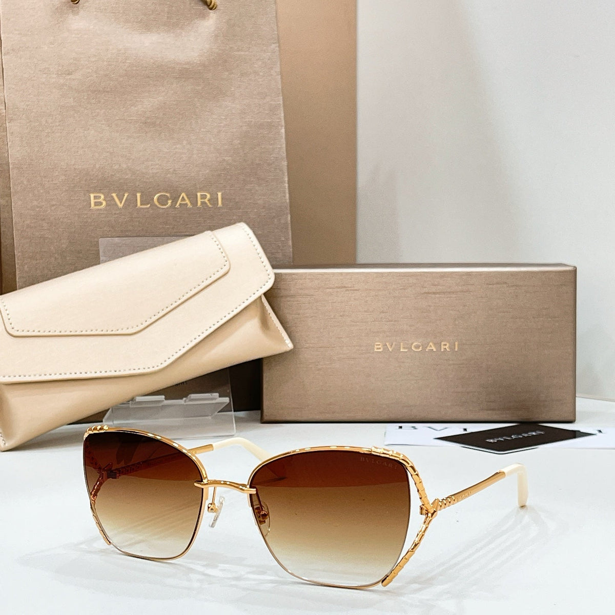 Bvlgari BV40081U Sunglasses product image 7, provided for visual reference and product detail review