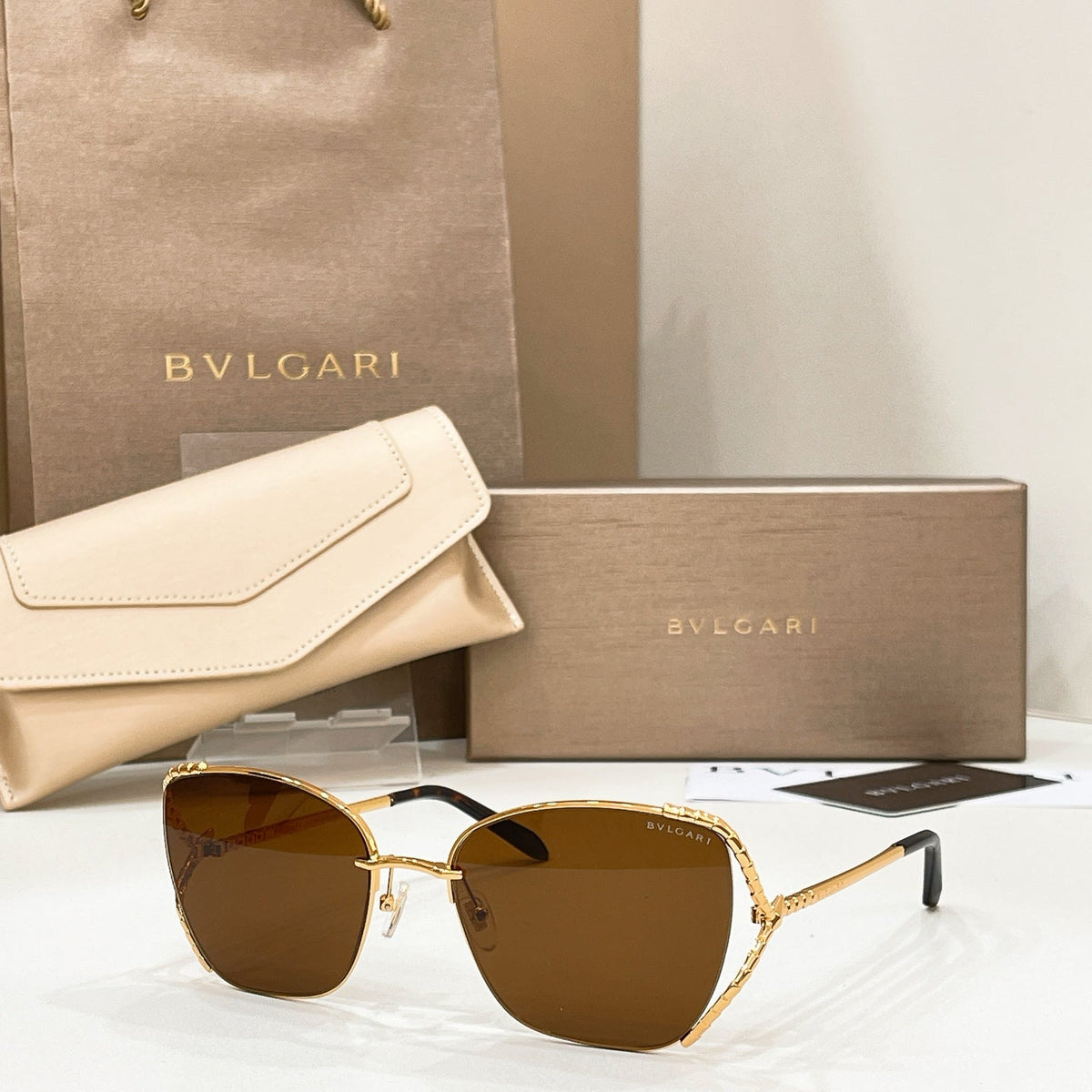 Bvlgari BV40081U Sunglasses product image 8, provided for visual reference and product detail review