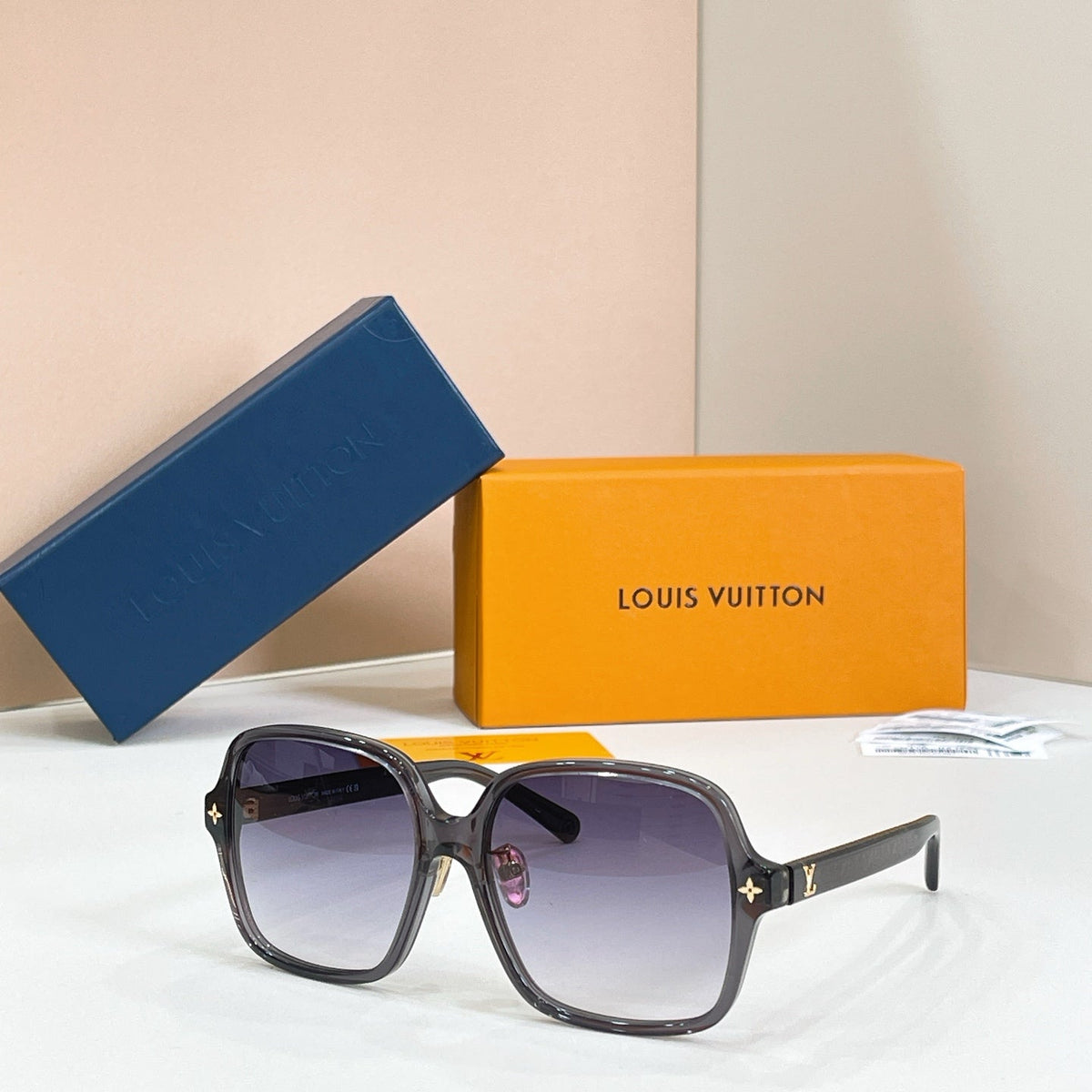 Louis Vuitton Z3044E Sunglasses product image 4, provided for visual reference and product detail review