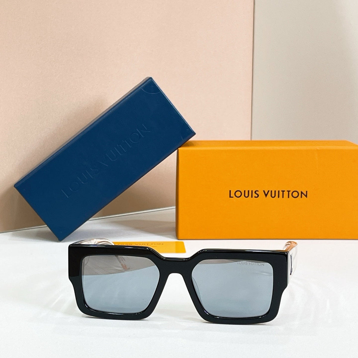 Louis Vuitton Z1579E Sunglasses product image 7, provided for visual reference and product detail review