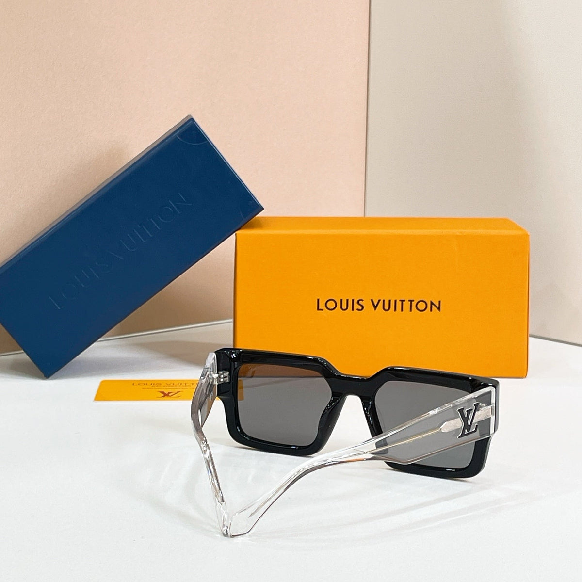 Louis Vuitton Z1579E Sunglasses product image 10, provided for visual reference and product detail review