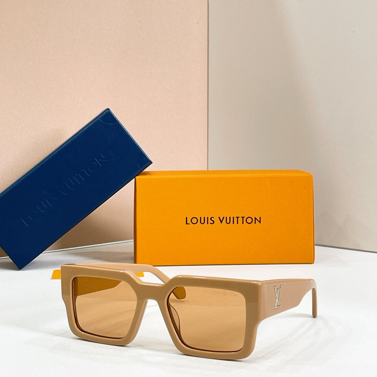 Louis Vuitton Z1579E Sunglasses product image 6, provided for visual reference and product detail review