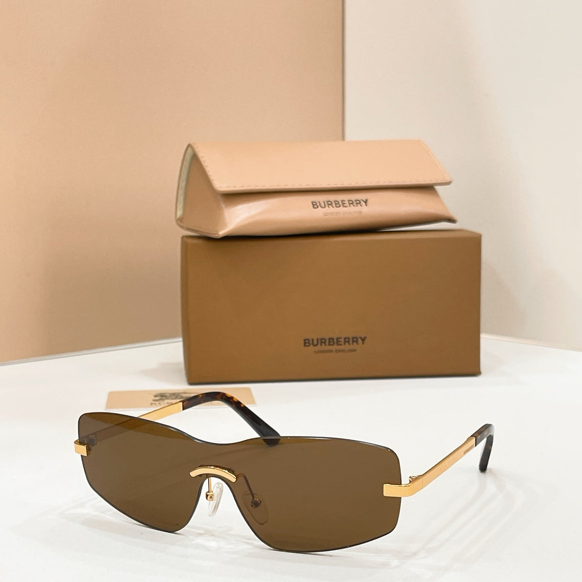 Burberry B8934 Sunglasses product image 4, provided for visual reference and product detail review