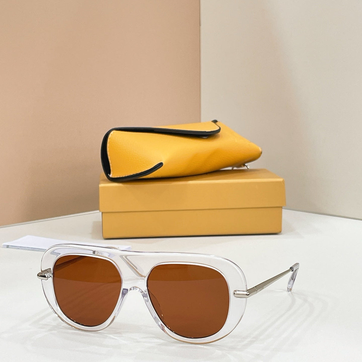 Loewe LW40186U Sunglasses product image 4, provided for visual reference and product detail review