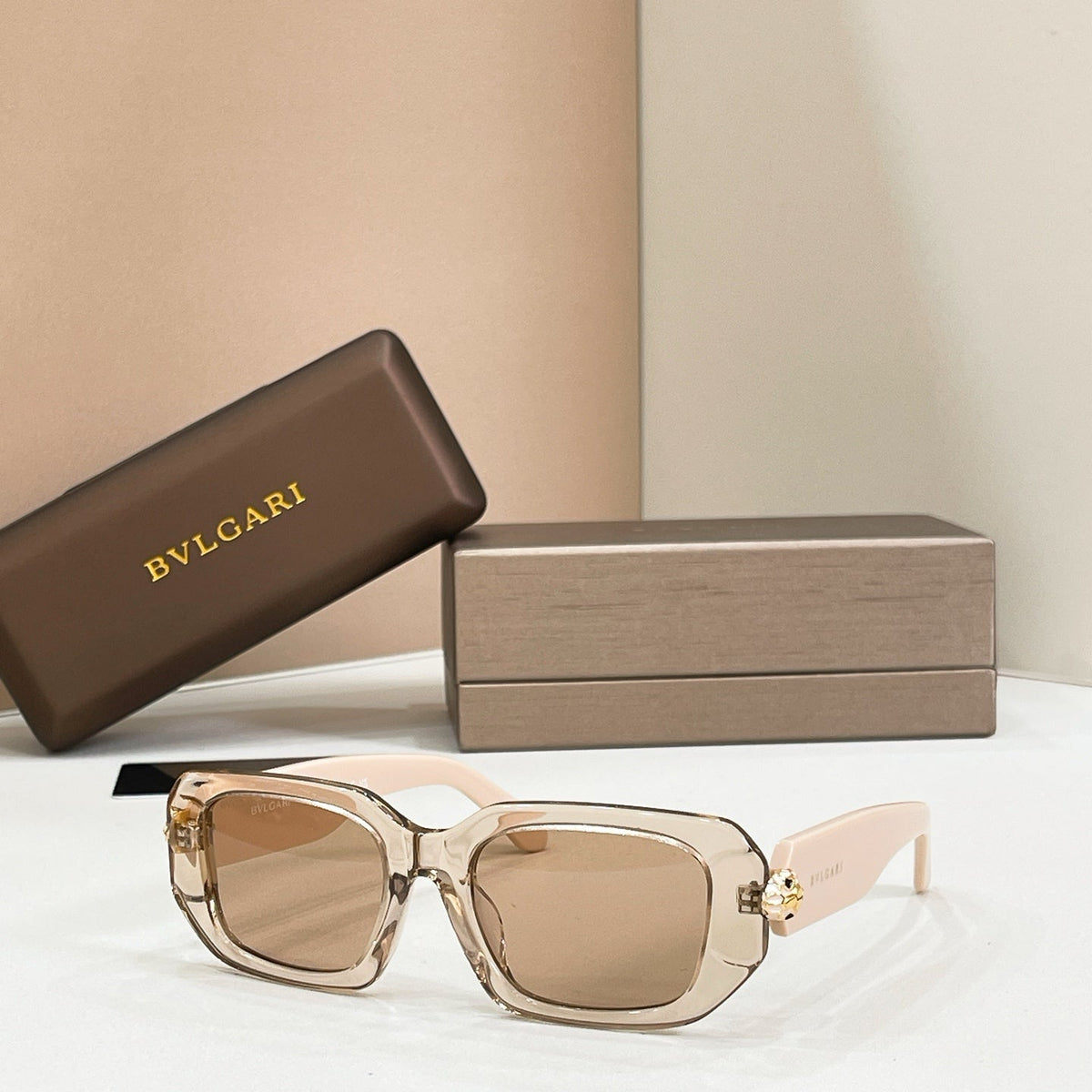 Bvlgari BV 40067I Sunglasses product image 15, provided for visual reference and product detail review