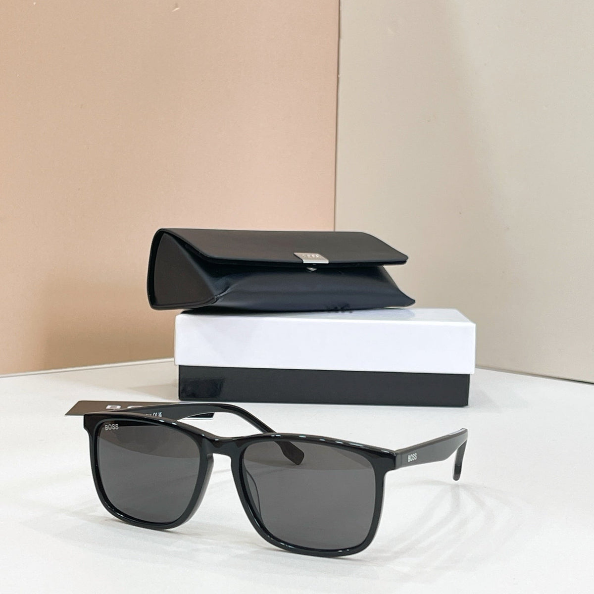 BOSS 1825 Sunglasses product image 3, provided for visual reference and product detail review