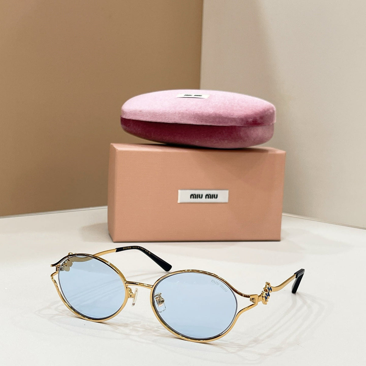 Miu Miu Smu73w Sunglasses product image 1, provided for visual reference and product detail review