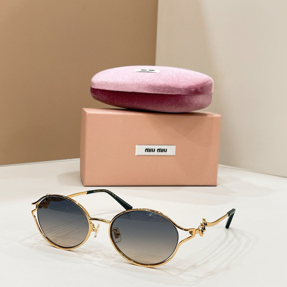 Miu Miu Smu73w Sunglasses product image 3, provided for visual reference and product detail review