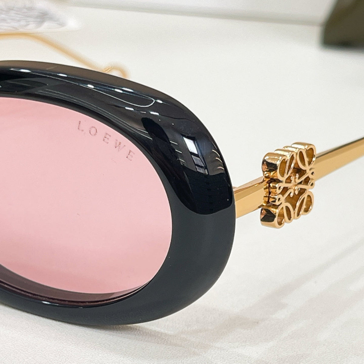 Loewe LW521U Sunglasses product image 4, provided for visual reference and product detail review
